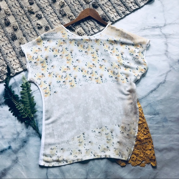 Zara Floral & Lace Paneled Top (S) - Picture 4 of 7
